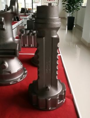 خدمة OEM متوفرة مكونات حديد رملي صب عالي الجودة ذراع المحور للشاحنة الشوكية