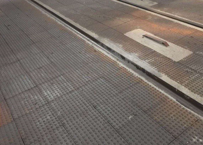 OEM رمل صب عالية الجودة عالية درجة الحرارة المقاومة للبلاط الأرضي GG20 HT200 الحديد الرمادي المواد