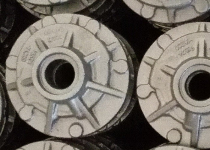 OEM الرمال الصب قطع حديدية للشاحنة الشوكية المحور الخلفي الطلاء النهائي مع الأبعاد الدقيقة