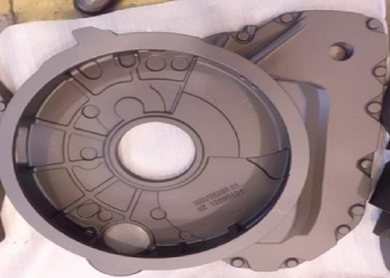 قطع غيار حديد مصبوب بالصب الدقيق من OEM، غلاف دولاب الموازنة بأبعاد دقيقة لآلات البناء